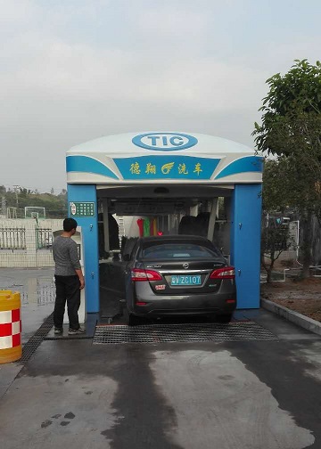 隧道式洗車機(jī)1